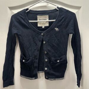 Abercrombie Girl’s size Medium Y2K Cardigan Sweater
Navy Blue…White Trim